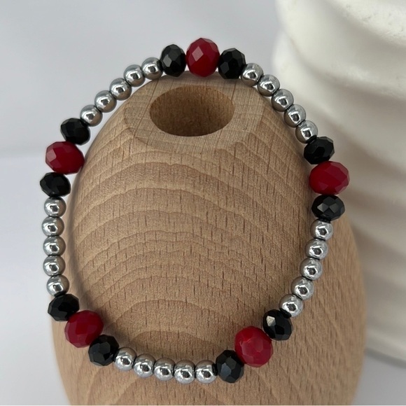 RED black & silver stretch beaded bracelet - Picture 1 of 13